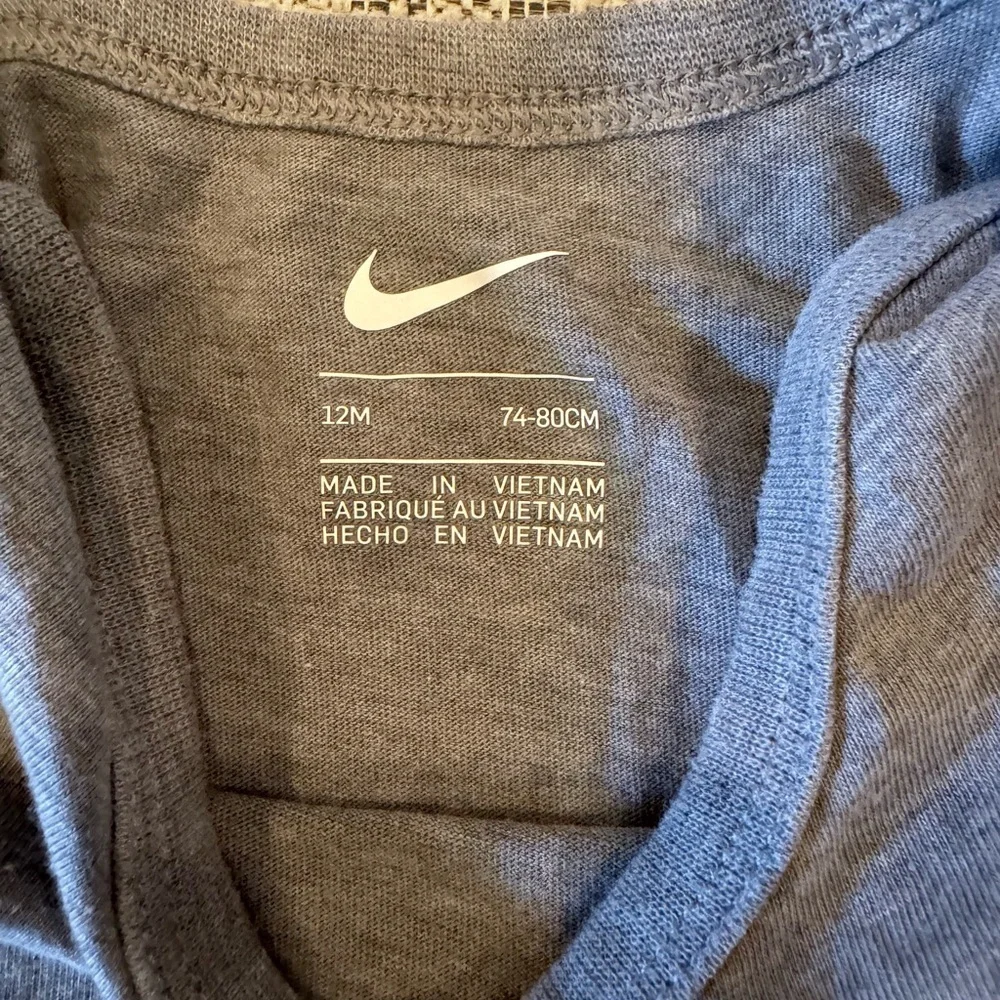 Nike Grey Baby Short Sleeve Onsie Bodysuitt Snap Bottoms Sz 12 Months